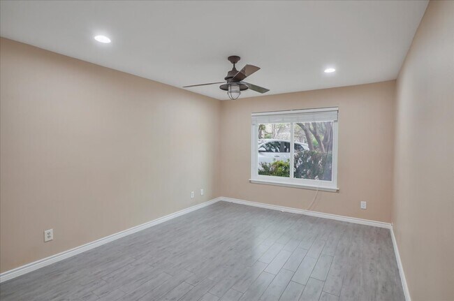 Building Photo - 8406 Echo Creek Ln