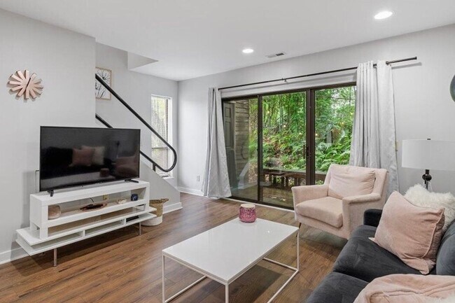 Foto del edificio - 2 Bedroom 1.5 Bath Townhome AVAILABLE NOW
