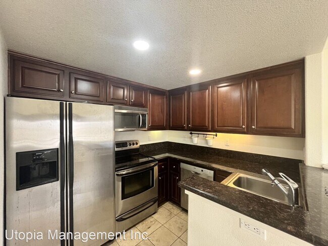 Building Photo - 2 br, 2.5 bath House - 3975 Nobel Dr. #292