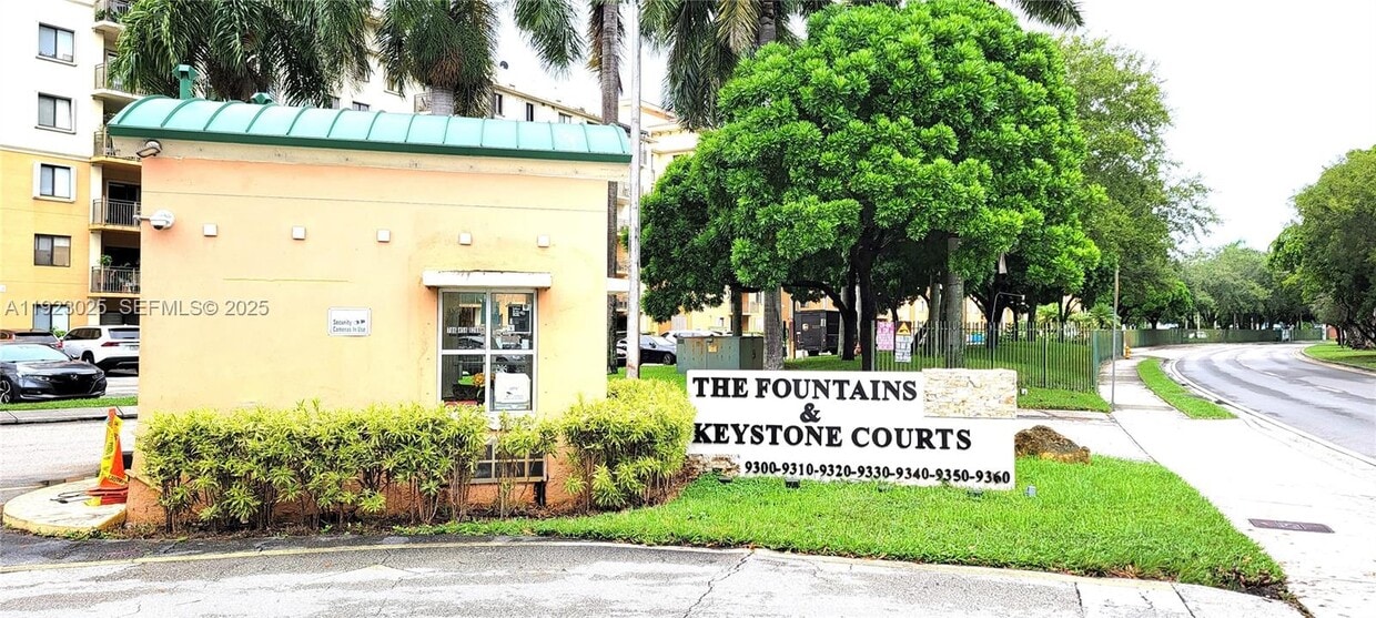 Primary Photo - 9310 Fontainebleau Blvd