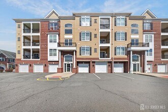 Building Photo - 645 Doral Ct