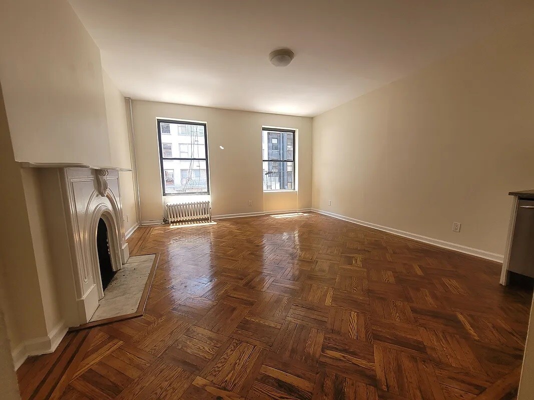 Building Photo - 46 W 56th St