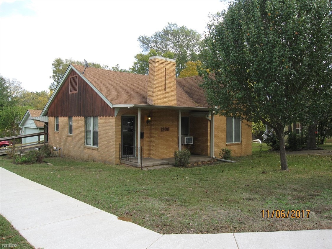 Primary Photo - 1200 S Glenwood Blvd