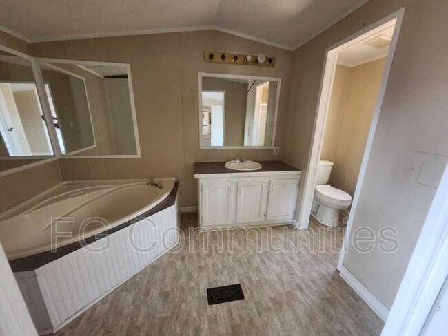 Building Photo - 3013 Michelle Cir