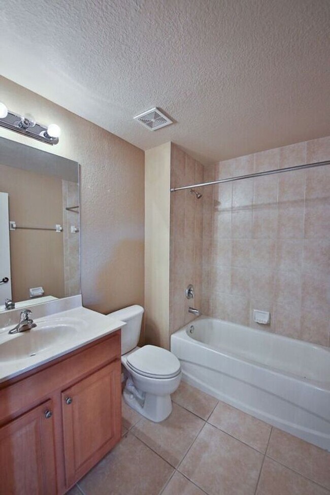 Foto del edificio - Santa Barbara Villas - Move in Special