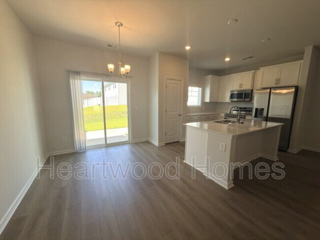 Building Photo - 121 Bartlett Dr