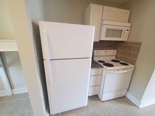 Foto del edificio - 1913-B Ft.Bragg Rd. ~ Haymount