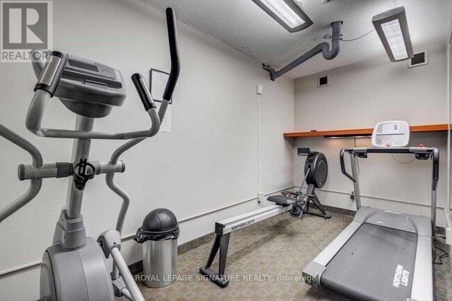 Photo du bâtiment - 720 Spadina Ave.