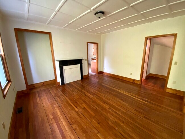 Building Photo - 5 Parker St