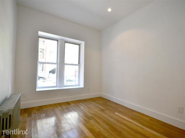 Building Photo - 164 E 104th St
