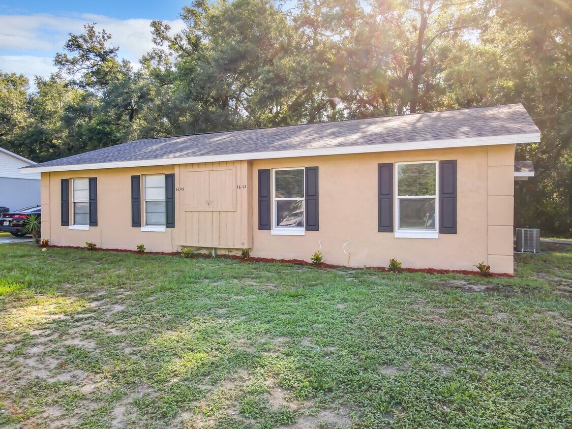 Primary Photo - Beautifully Upgraded 2 Bedrooms 1 Bath Dup...