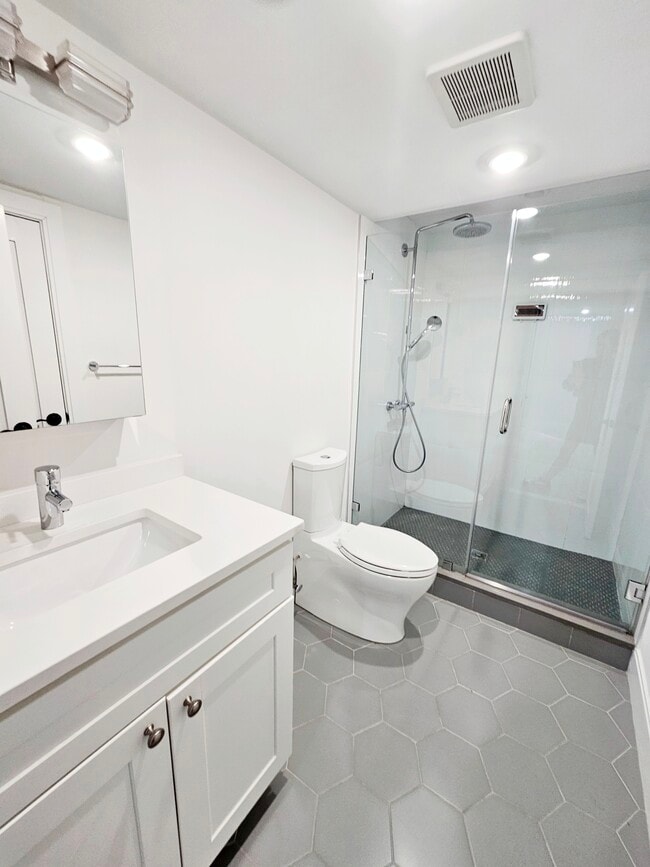 Building Photo - 79 Linden St