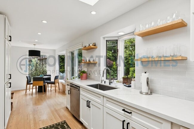 Building Photo - Furnished Mill Valley Home with Mt. Tam Views | Available Through December  - FOUNDATION