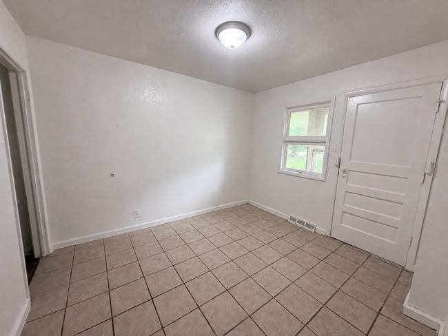 Building Photo - 1529 SW Polk St