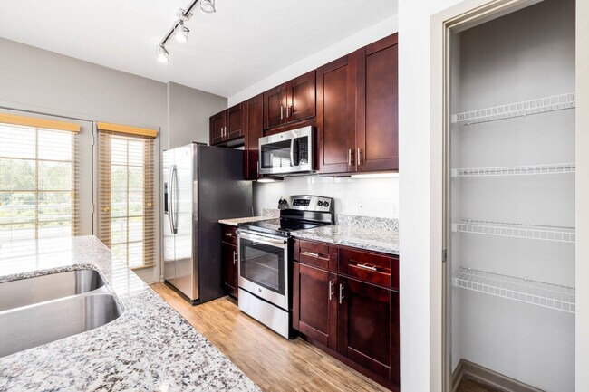 Building Photo - Lofts At Bass