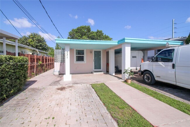 Foto del edificio - 531 NW 62nd Ave