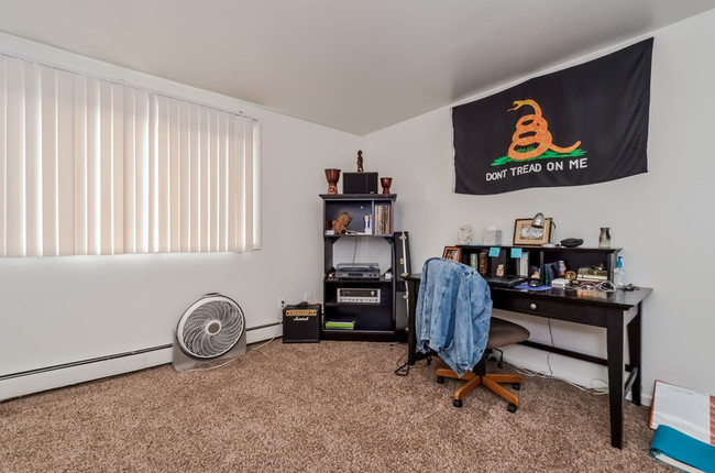 Building Photo - Newly Remodeled 1 Bedroom