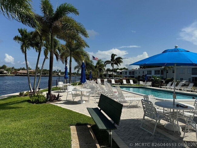 Building Photo - 6219 Bay Club Dr