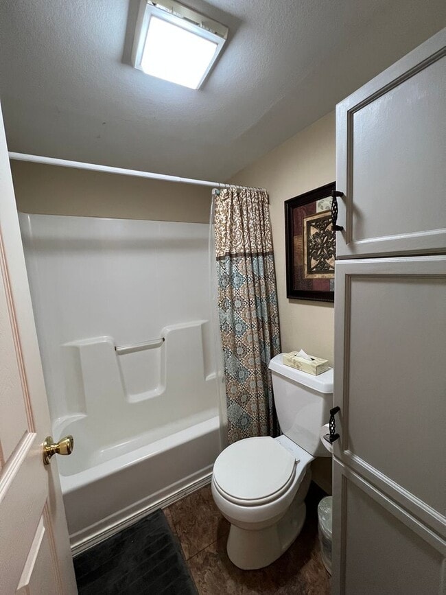 Building Photo - 680 Fall Creek Dr