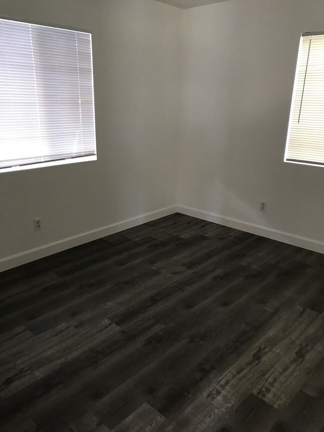 Building Photo - 297-299 Claremont