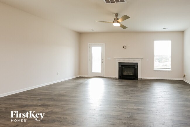 Foto del edificio - 705 Birchcrest Wy