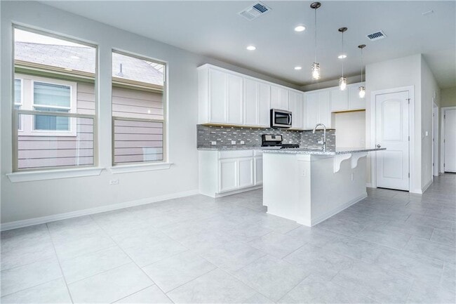 Foto del edificio - 13908 Eucalyptus Bnd