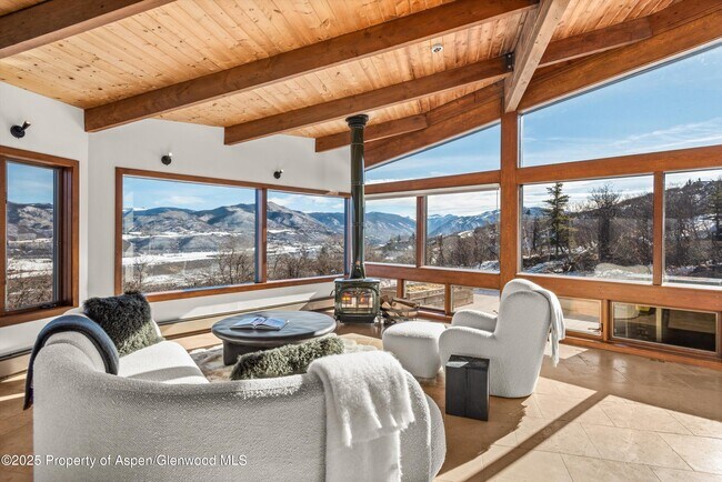 Foto del edificio - 2227 Juniper Hill Rd