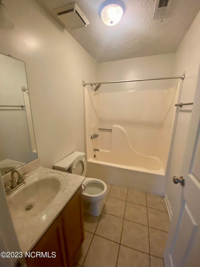 Building Photo - 213 Cordell Cir