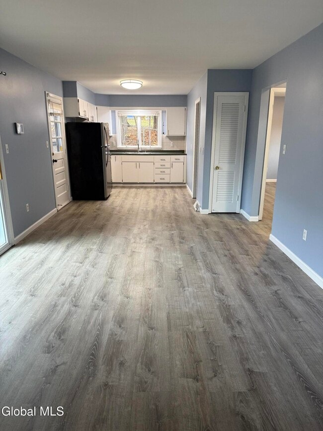 Building Photo - 7 Elgin St