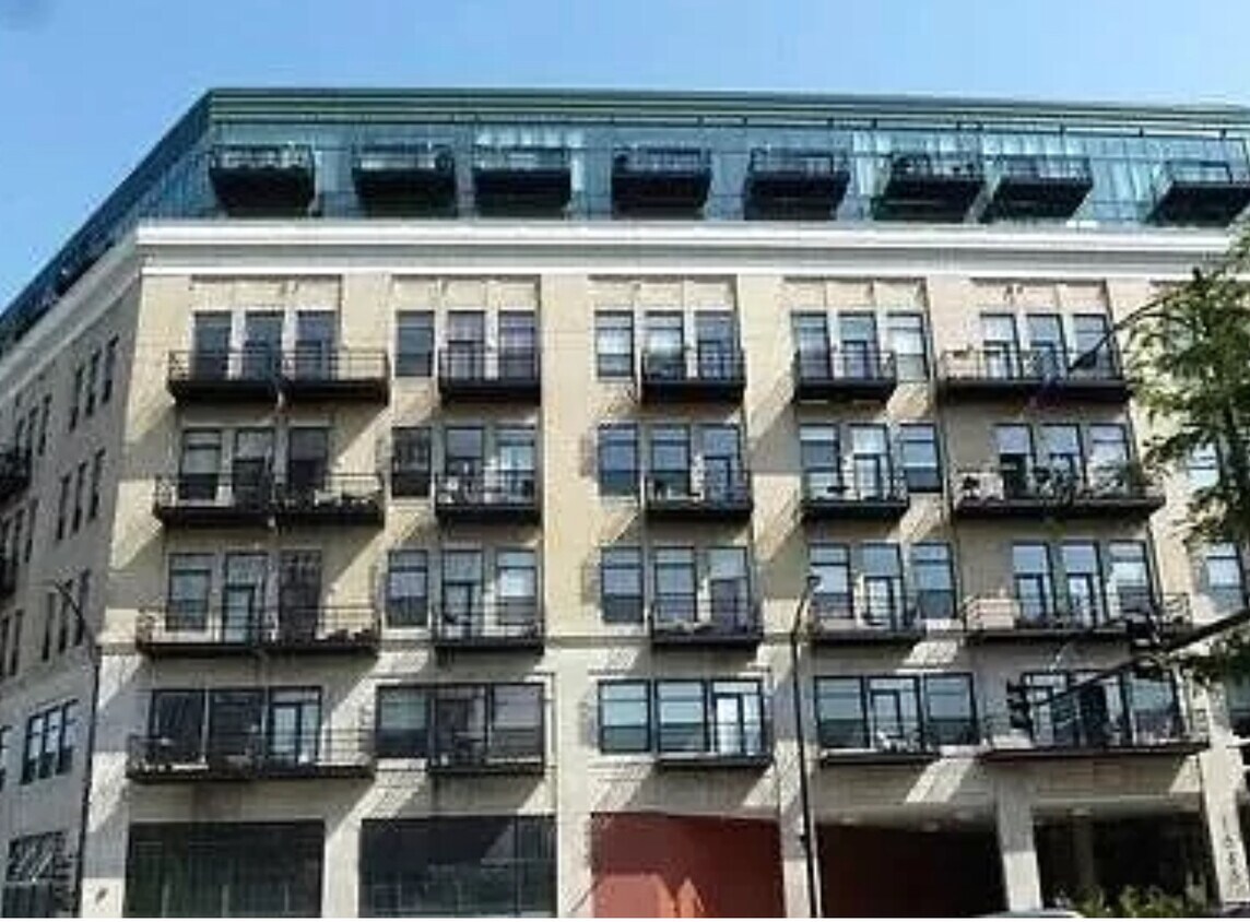 Primary Photo - 1645 W Ogden Ave