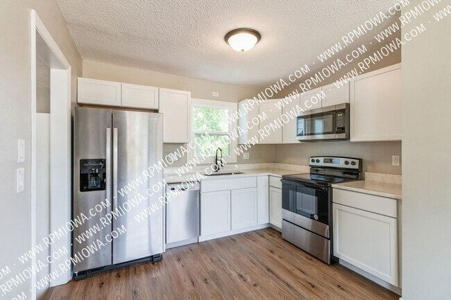 Foto del edificio - 1533 Ridgewood Ave