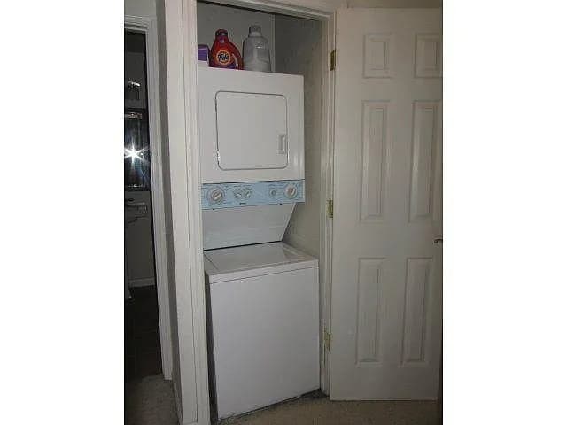 Building Photo - 1022 Cedar Gables Dr