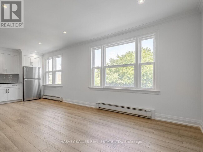 Photo du bâtiment - 8 Markdale Ave