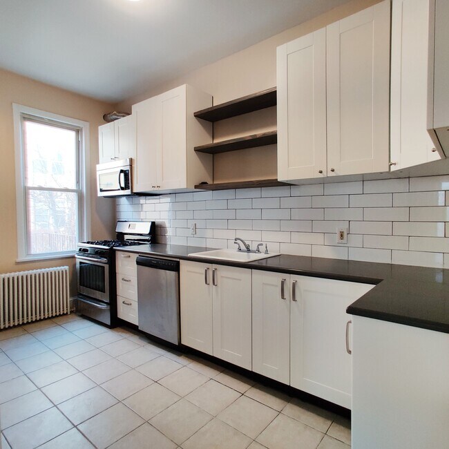 Building Photo - 157 Edgar St