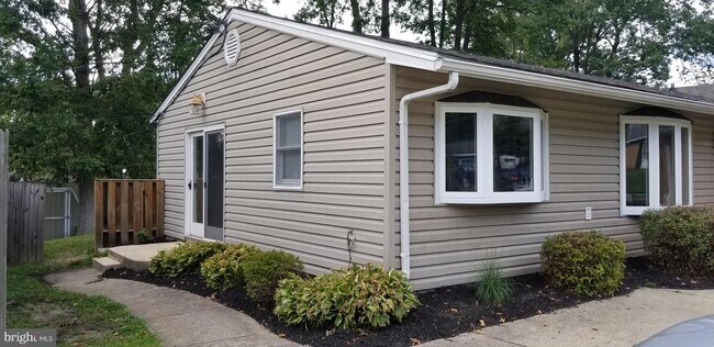 Building Photo - 416 Breslin Rd