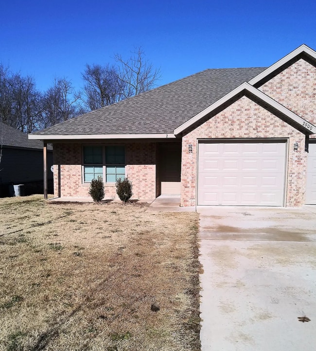 3 Bedroom 2 Bathroom For Rent in Bentonville! - 3 Bedroom 2 Bathroom For Rent in Bentonville! House