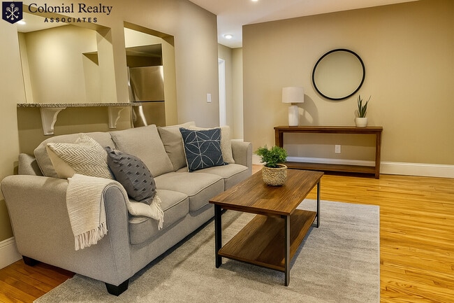 Building Photo - 72 Egmont St