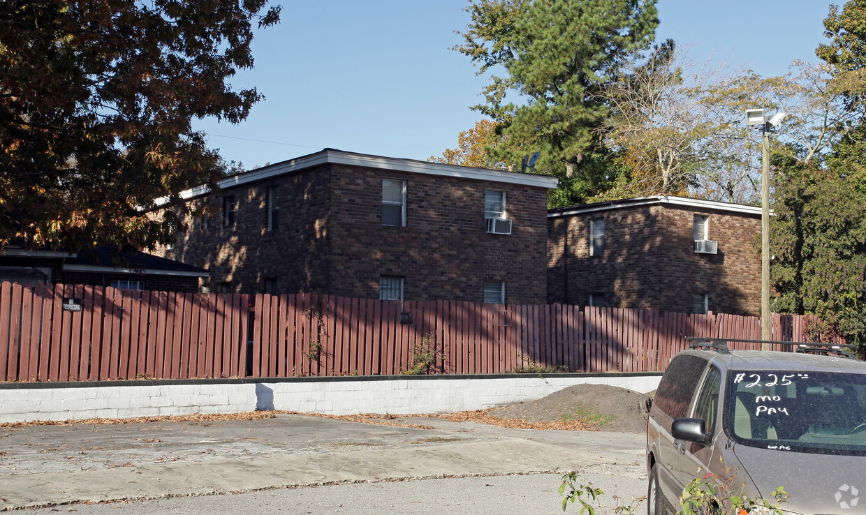 Building Photo - 2110 Helm Ave