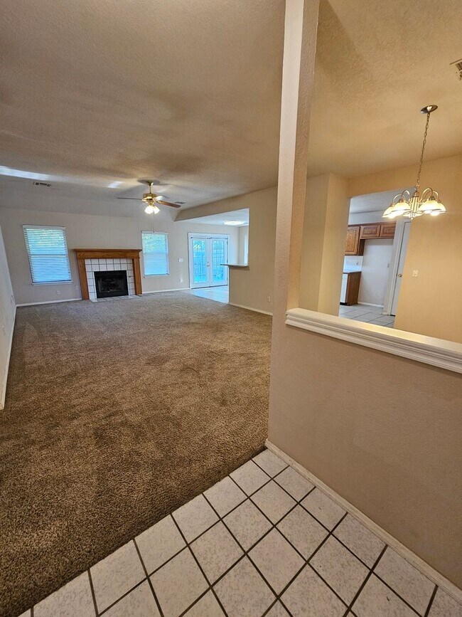 Building Photo - (3) Bed/(2) Bath Available NOW! Pet Negoti...