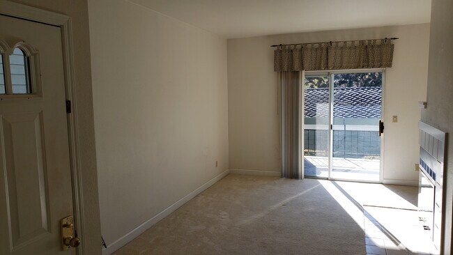 Foto del edificio - 7520 Canyon Meadow Cir
