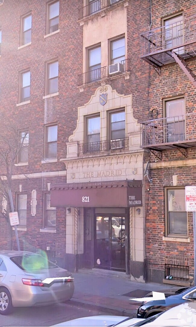 Building Photo - 821 Bergen Ave