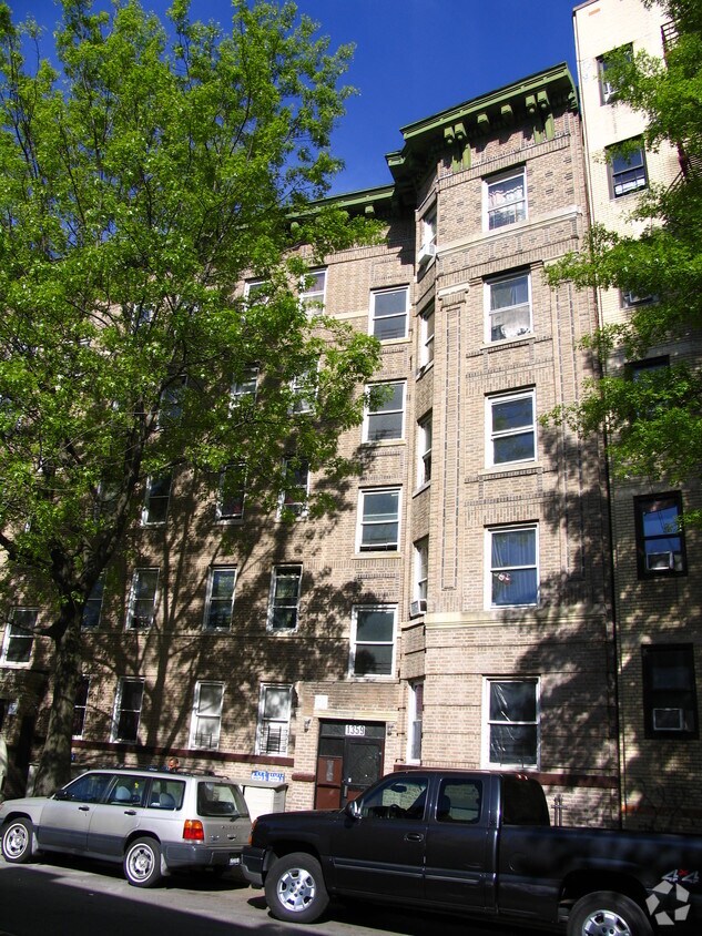 Foto del edificio - 1359 Findlay Ave