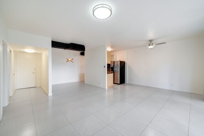 Building Photo - 4455 Los Feliz Blvd