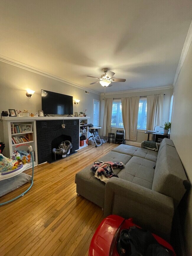 Foto del edificio - 2912 N Albany Ave