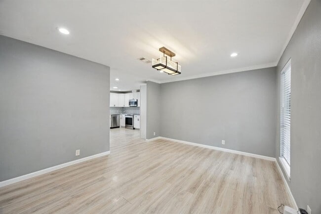 Building Photo - 553 Cane River Ln