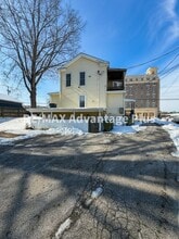 Building Photo - 400 S Main St