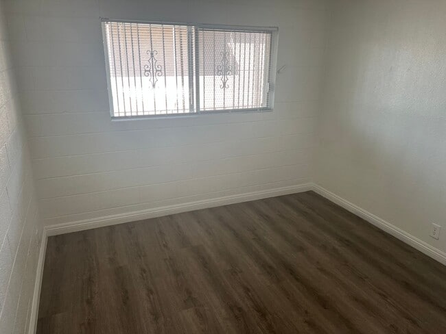 Building Photo - 1 Bedroom Condo in Central Las Vegas