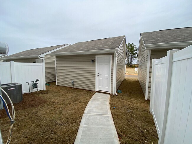Foto del edificio - Room in 4 Bedroom Townhome at Canton Side Ave