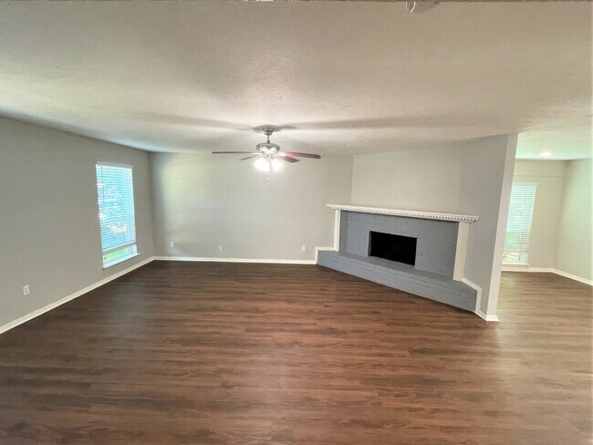 Foto del edificio - 1118 Oakbluff Dr