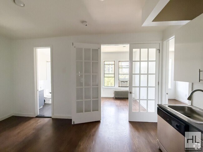 Building Photo - EASTERN PARKWAY / Renovated 2-Bedroom in P...